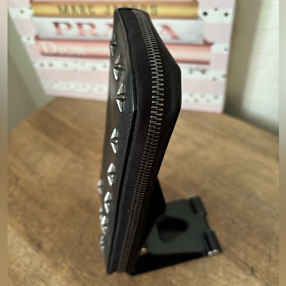 Jimmy Choo Black Leather Star Studded Zip Long Wallet - Picture 4 of 13